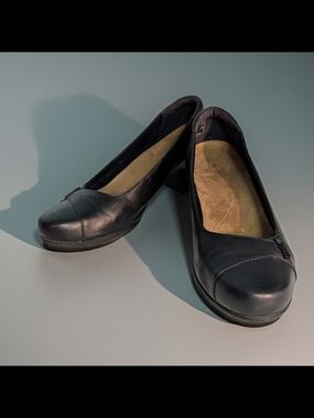 NWOT Clarks Rosalyn Belle Pumps in Black Leather Size 10